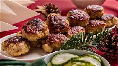 Frikadeller med agurkesalat