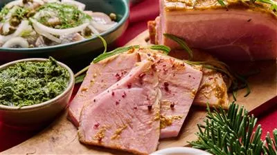 Glaseret juleskinke med grønlangkål