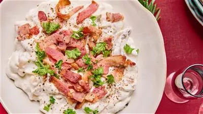 Hjemmelavet hønsesalat med bacon